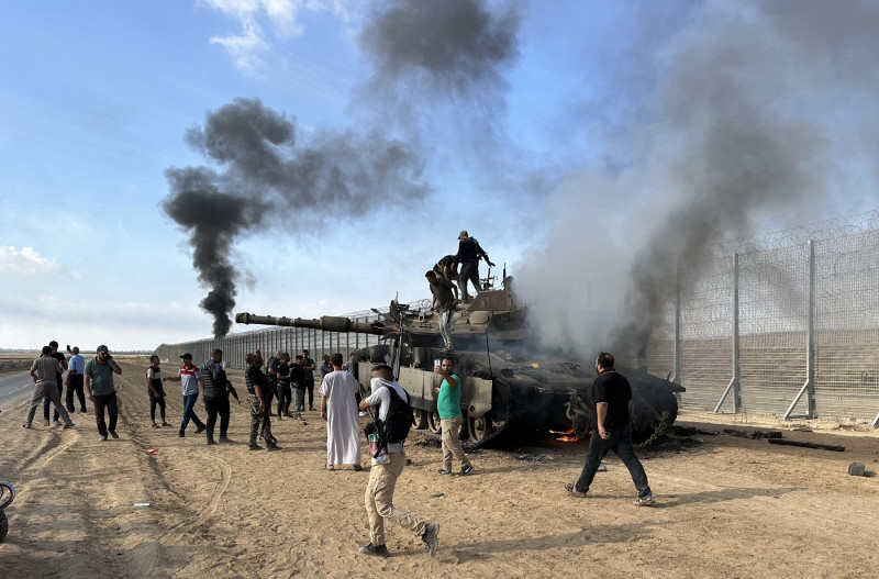 Al Qassam Brigades burn military vehicle belonging to Israeli forces in Gaza Strip