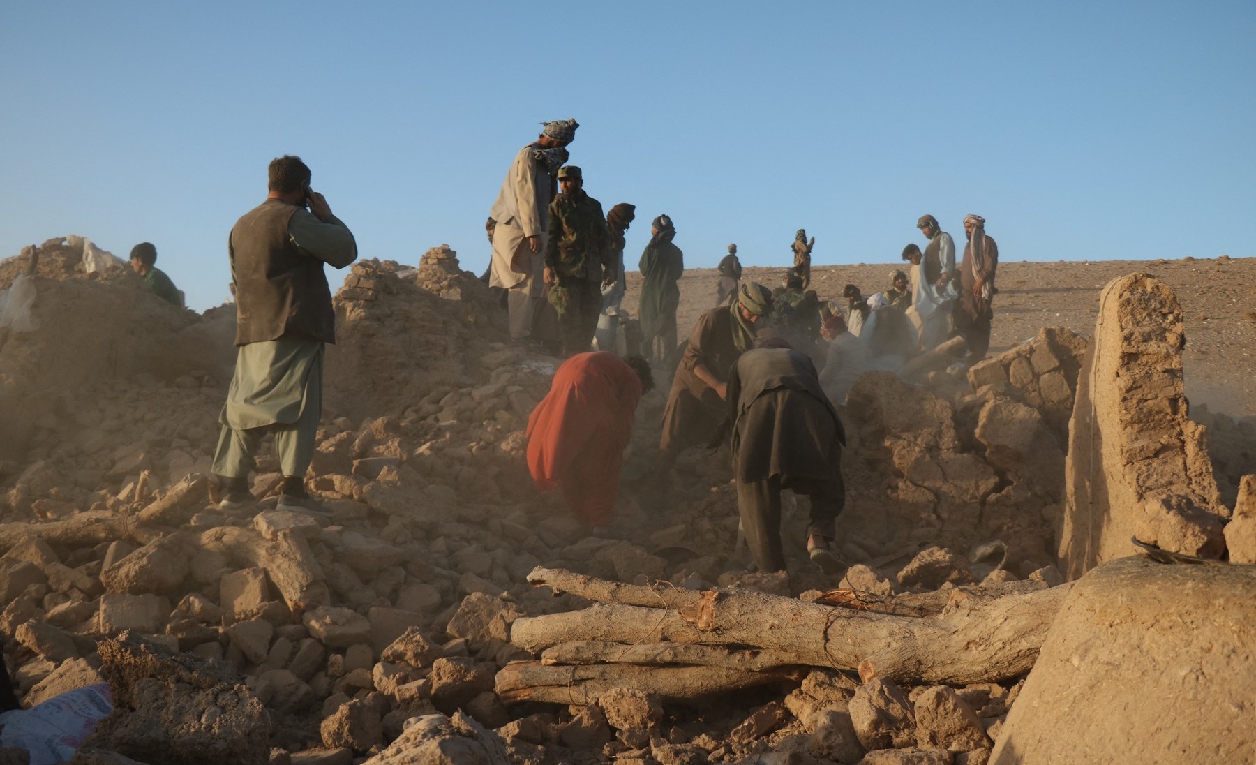 ACTUALIZARE. Serie de cinci cutremure puternice sâmbătă în Afganistan, soldate cu cel puțin 2.000 de morţi
