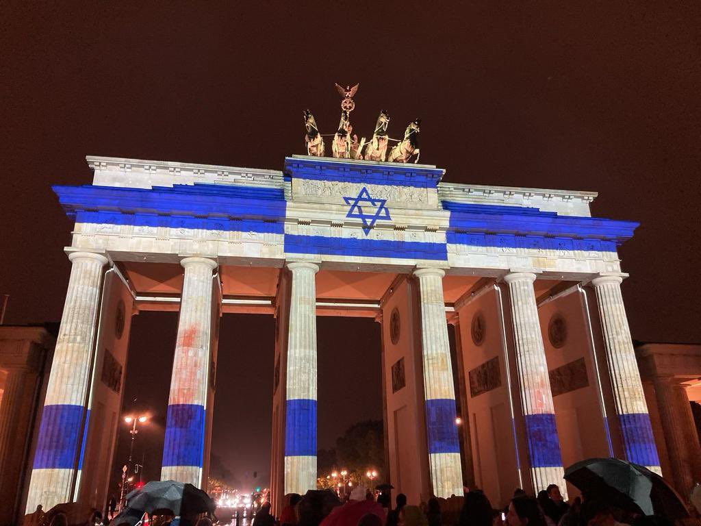Solidaritate cu Israel. Mai multe clădiri din întreaga lume au fost luminate în culorile drapelului israelian