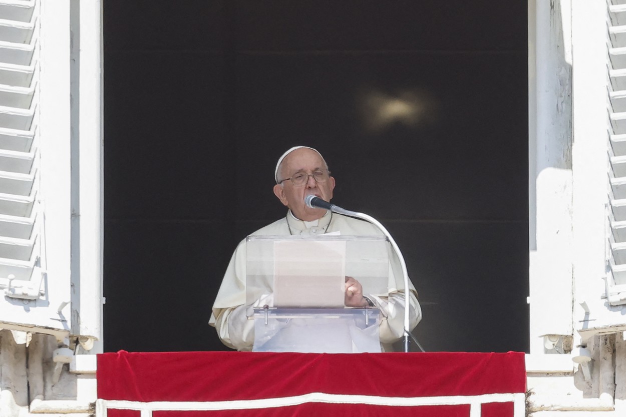 Papa Francisc: Să înceteze atacurile, vă rog. Să ne rugăm pentru pace în Israel şi Palestina