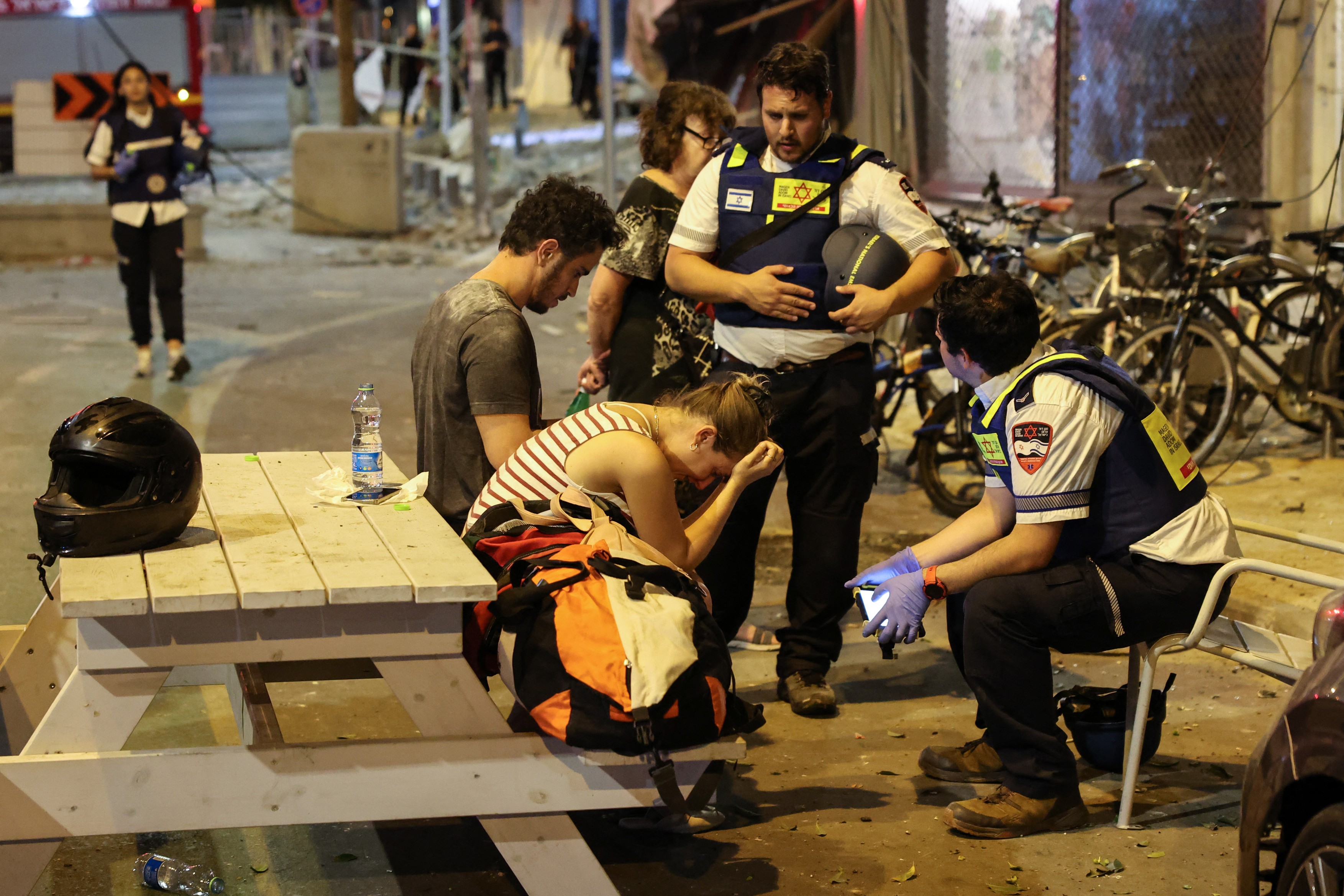 Imagini șocante din Israel. Pe rețelele sociale oficialii pun fotografii terifiante cu civili măcelăriți, familii și tineri dispăruți