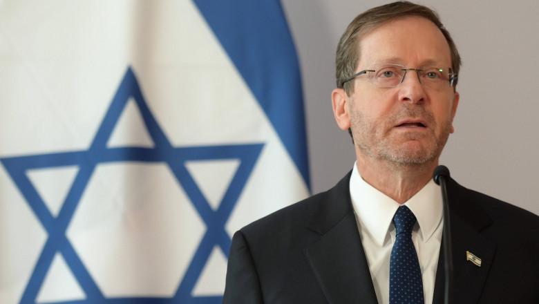 isaac herzog cui steagul israel in spate