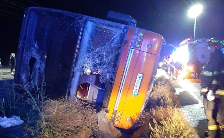 FOTO. Planul Roşu de Intervenţie, activat după ce un autocar cu peste 80 de pasageri s-a răsturnat în zona Hârşova