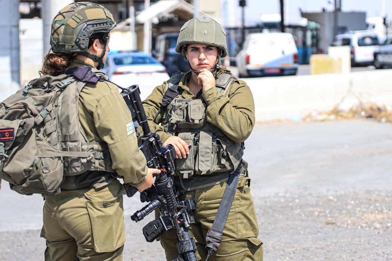 Femeile soldat din Israel nu vor mai putea fi gardieni în închisori, după acuzații de relații sexuale cu un deținut palestinian