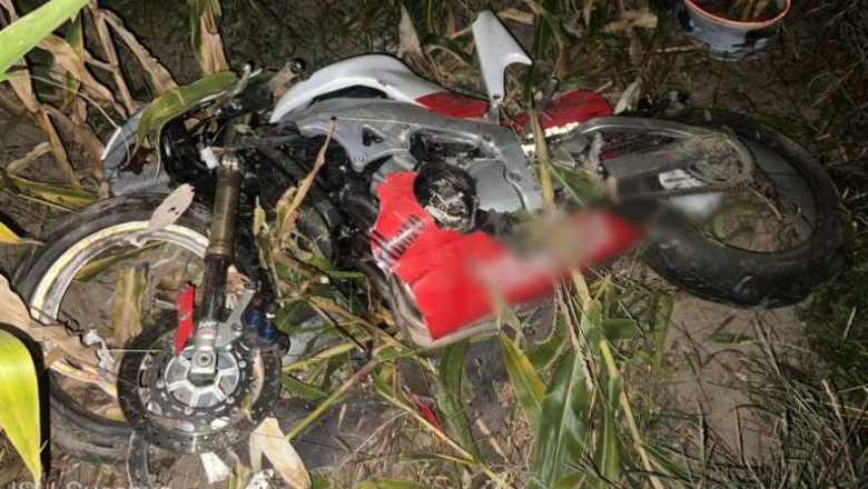 motocicleta distrusa in accident