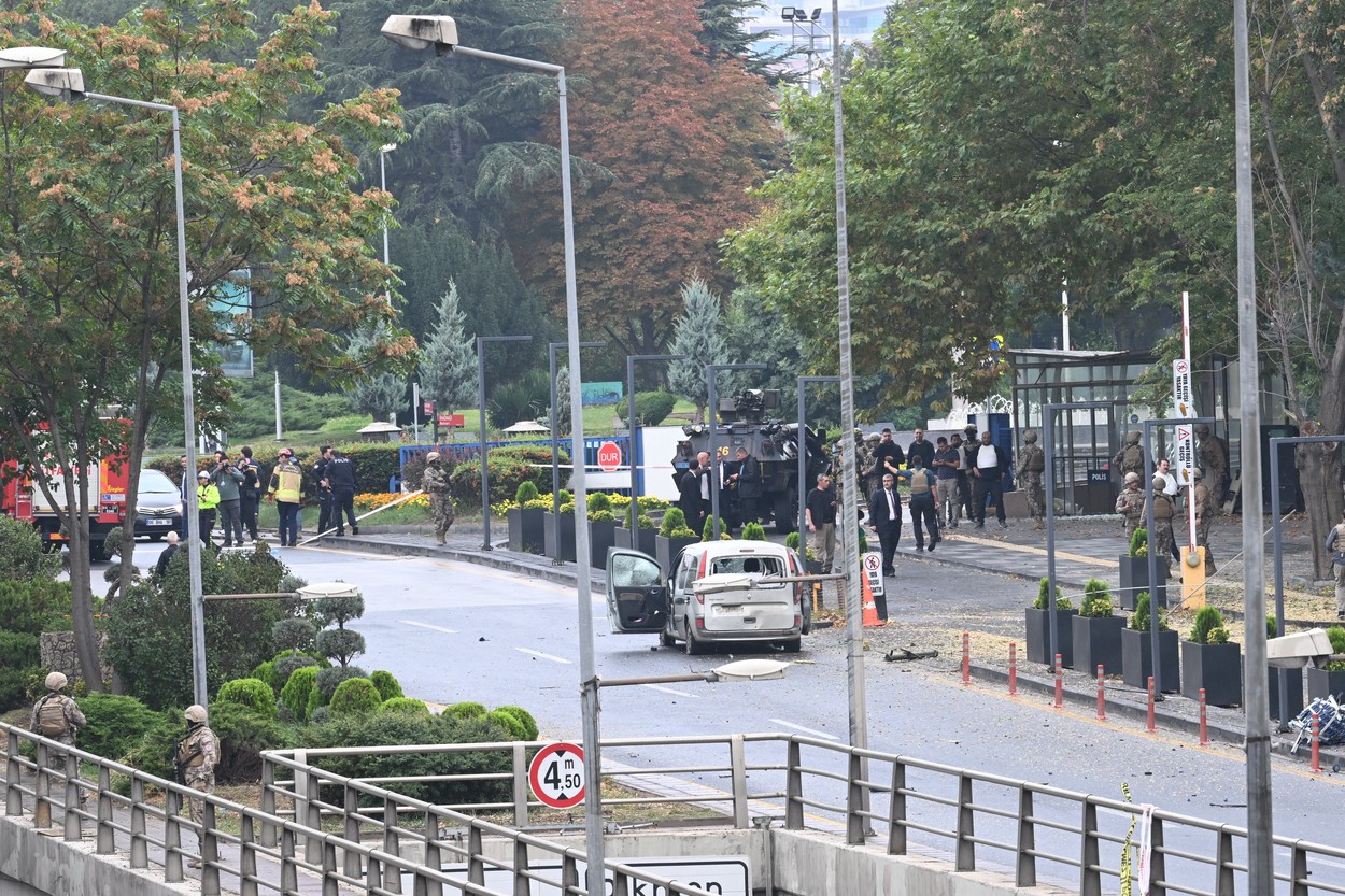 Stare de alertă în Turcia. Atac terorist în Ankara, lângă Parlament și sediul Poliției. Un atacator s-a detonat, doi polițiști răniți