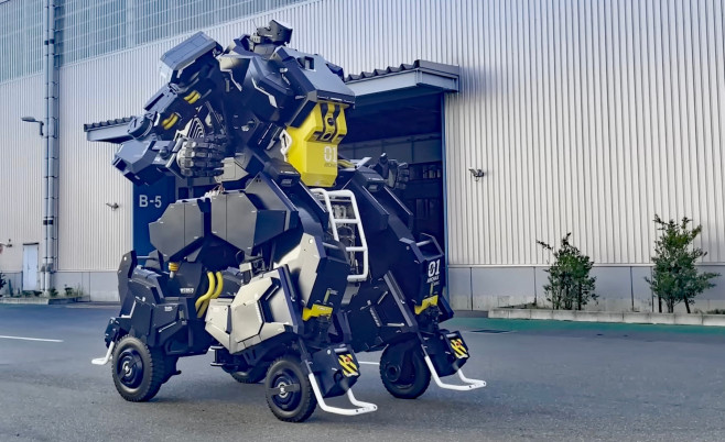 Un robot géant à roues doté d'un cockpit pour un pilote humain a été mis en vente au Japon