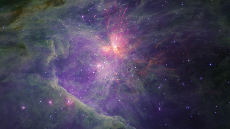 Stele și praf cosmic în nebuloasa Orion