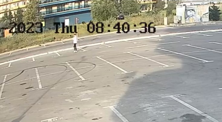 Ultimele imagini cu Dj Lalla în viață. Tânăra a fost surprinsă când se îndrepta spre plajă