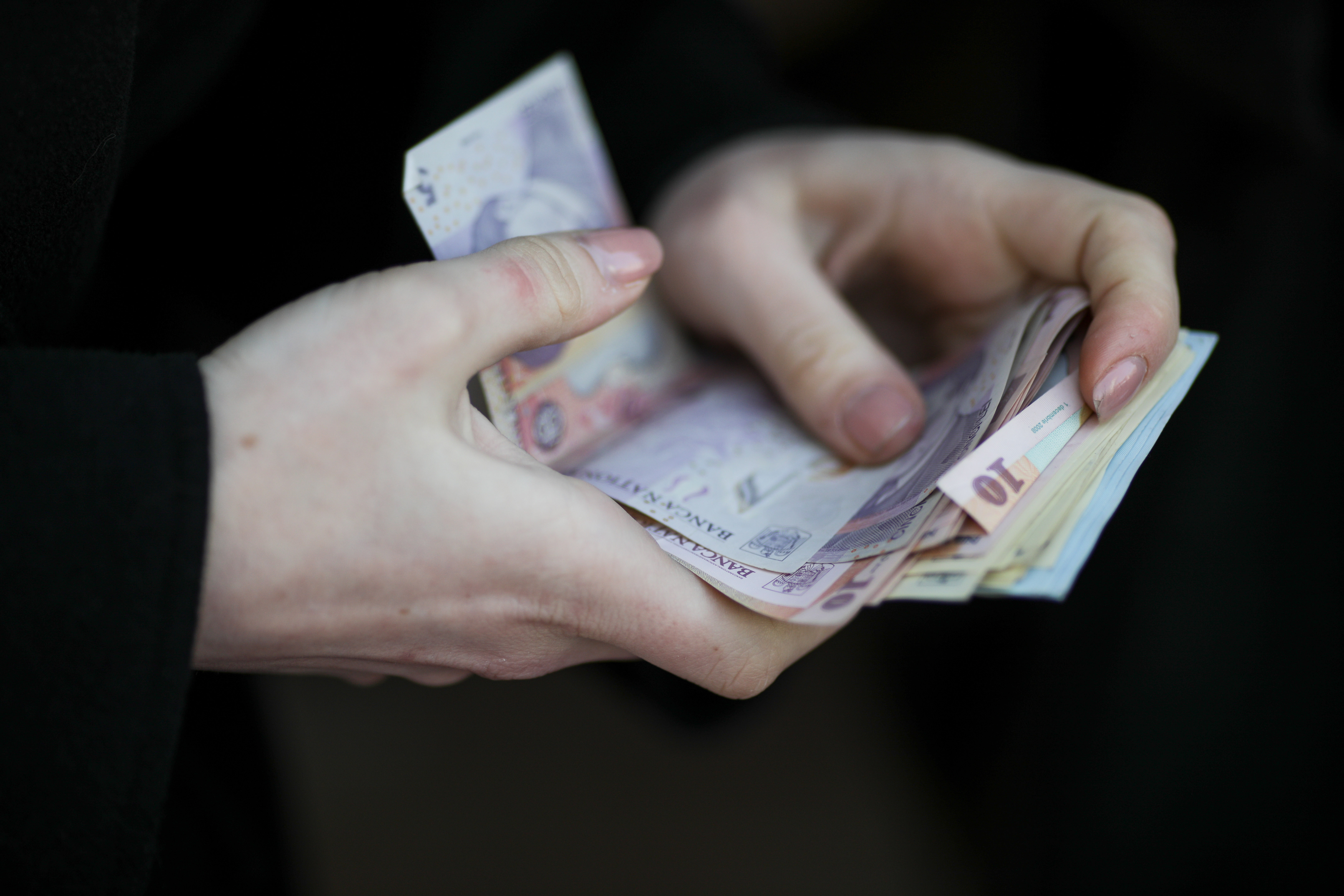 Prima de carieră va ajunge la peste 300.000 de angajați din educație în luna octombrie