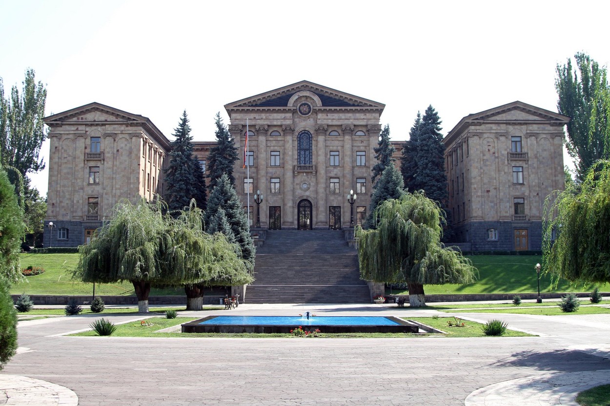 Armenia a ignorat avertismentele Rusiei și a ratificat aderarea la Curtea Penală Internațională