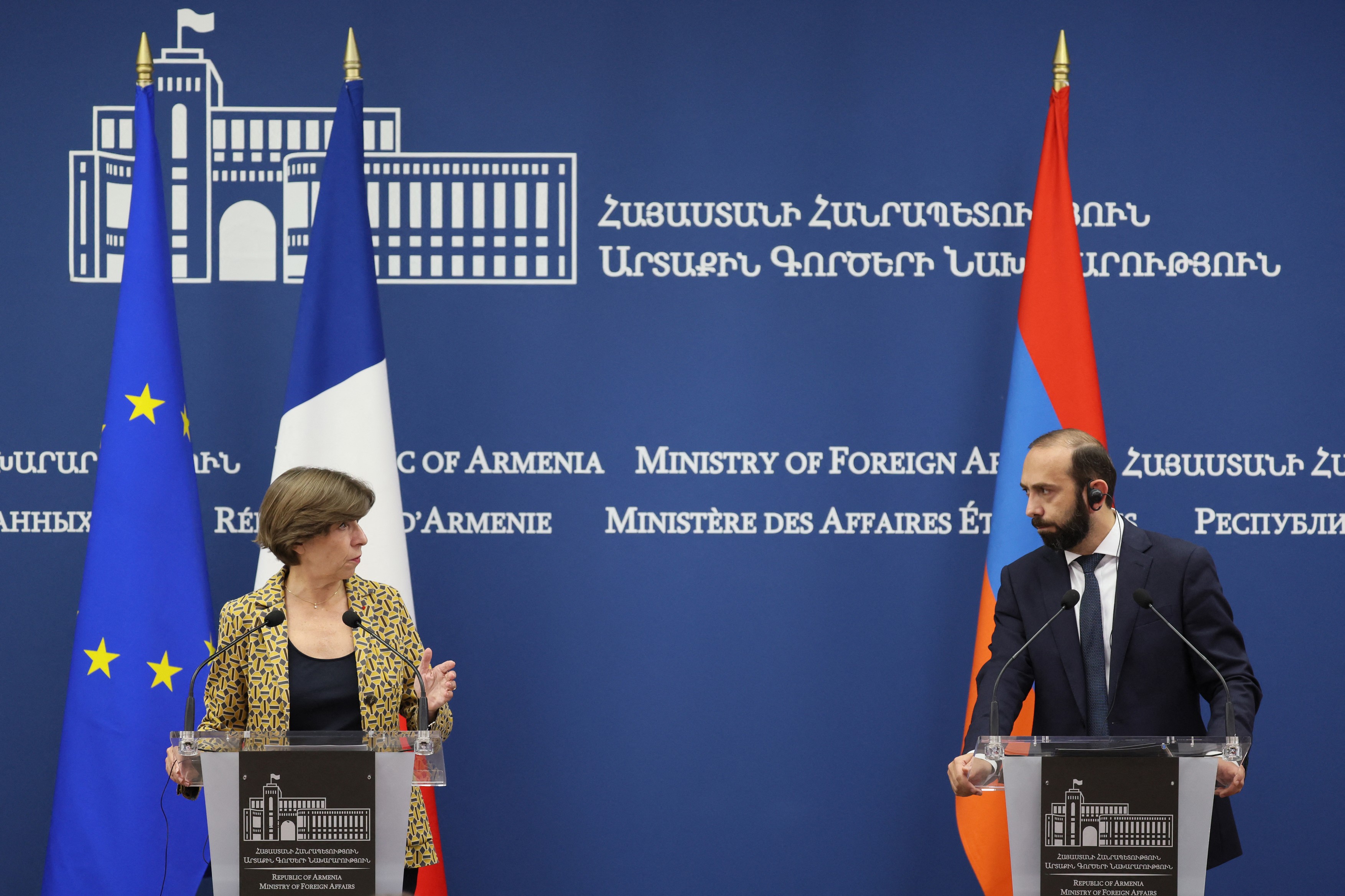 Franța va furniza echipament militar Armeniei, anunță șefa diplomației franceze