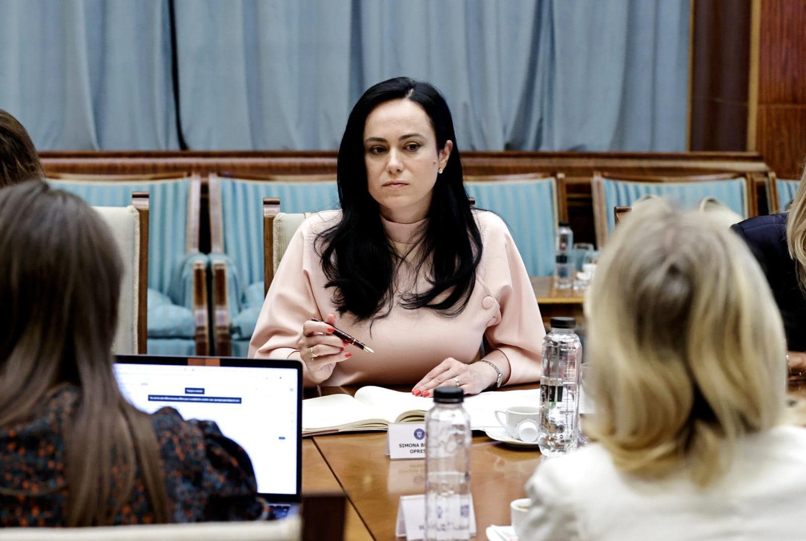 Ministrul Muncii: În România se vorbeşte prea puţin despre violenţa şi hărţuirea la locul de muncă. Femeile sunt cel mai afectate