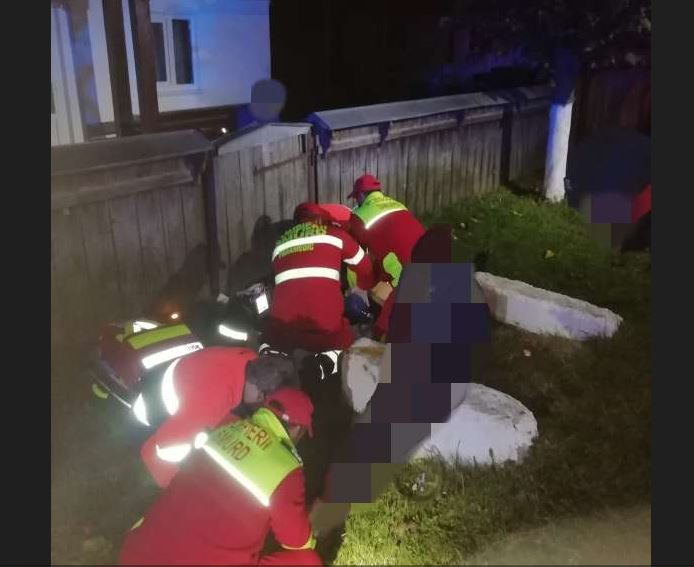 Un tânăr de 26 de ani a murit și altul a fost grav rănit, după ce motocicleta pe care se aflau a intrat într-un cap de pod