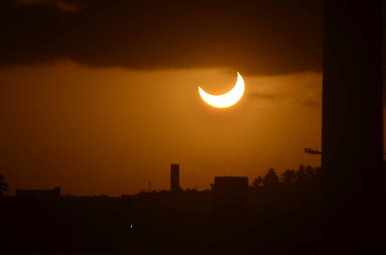 Imagini impresionante cu eclipsa inelara de Soare. Milioane de oameni s-au bucurat de spectacolul astronomic rar