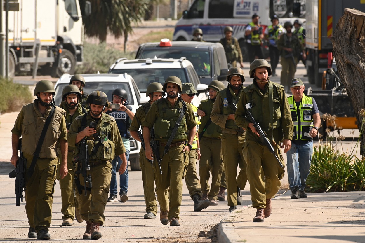 Armata israeliană spune că așteaptă „o decizie politică” înainte de a începe o ofensivă în Fâșia Gaza