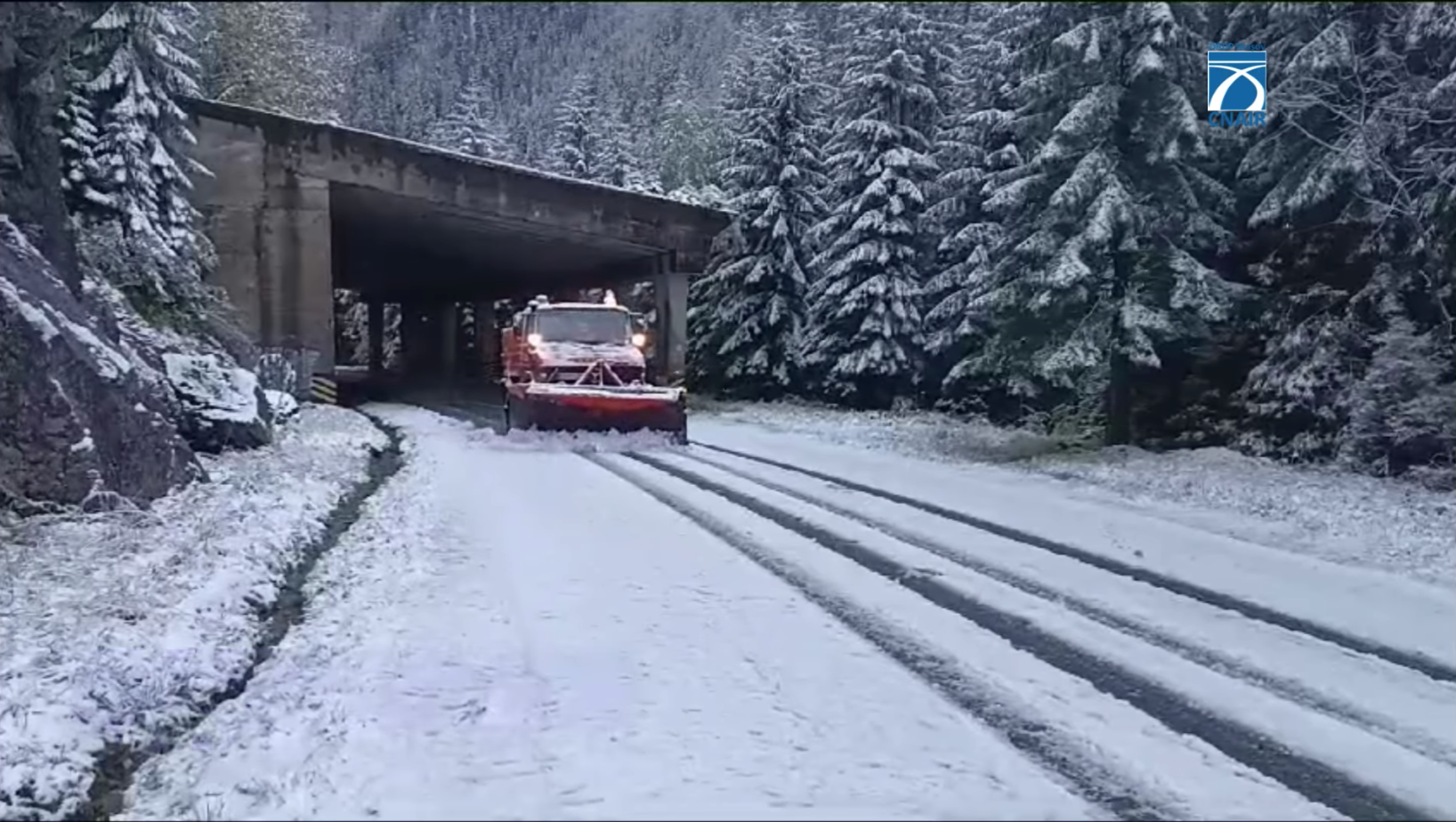 A nins prima oară în această toamnă pe Transfăgărăşan. Zăpada are peste 15 centimetri la Bâlea Lac