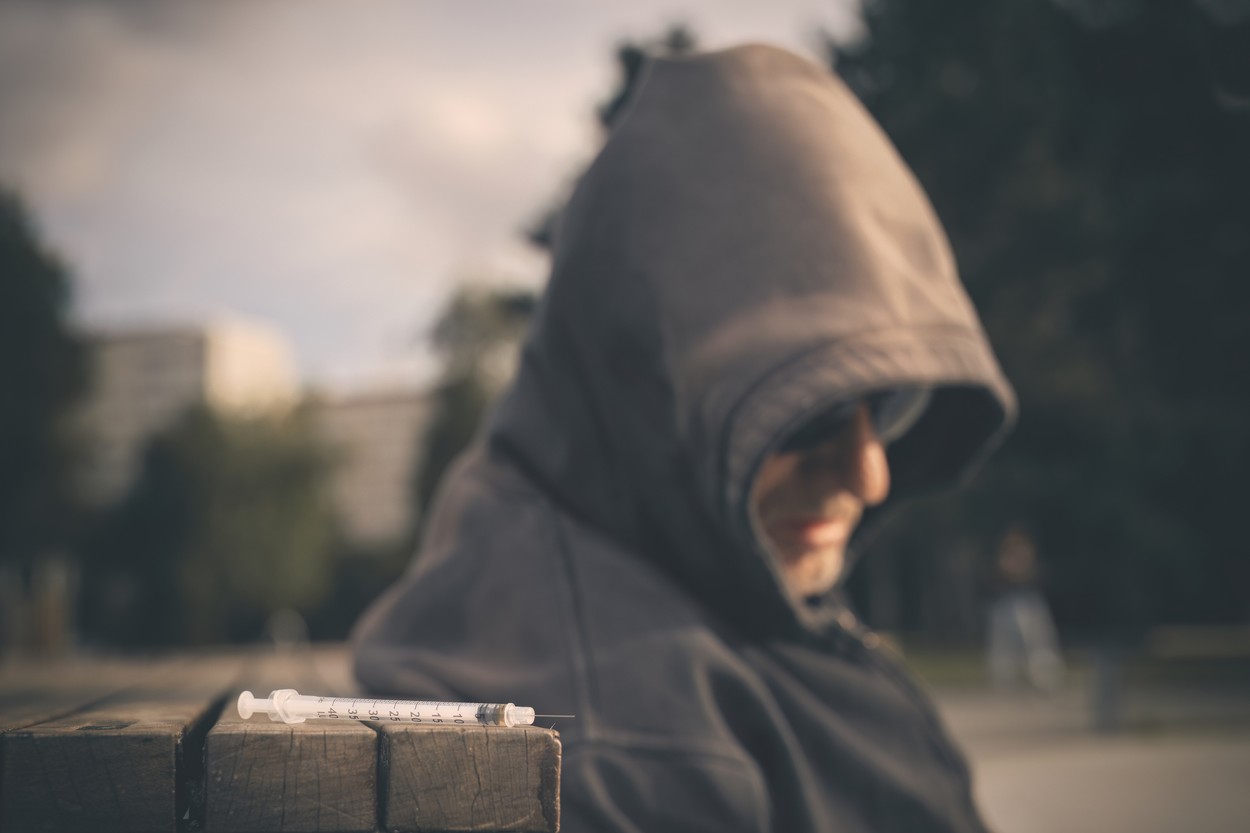 România, invadată de droguri, nu are nicio clinică de stat pentru tratarea dependenței de droguri, deși a construit trei