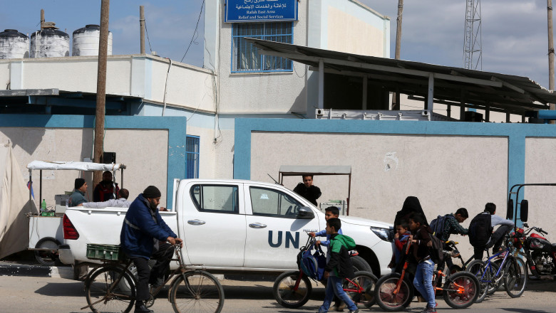 Gaza, Palestine. 03rd Mar, 2019. Palestinians receive aid packs from the United Nations Relief and Works Agency for Refugees (UNWRA) in Rafah, southern Gaza Strip, on March 3, 2019. Abed Rahim Khatib / Awakening / Alamy Live News Credit: Awakening/Alamy L