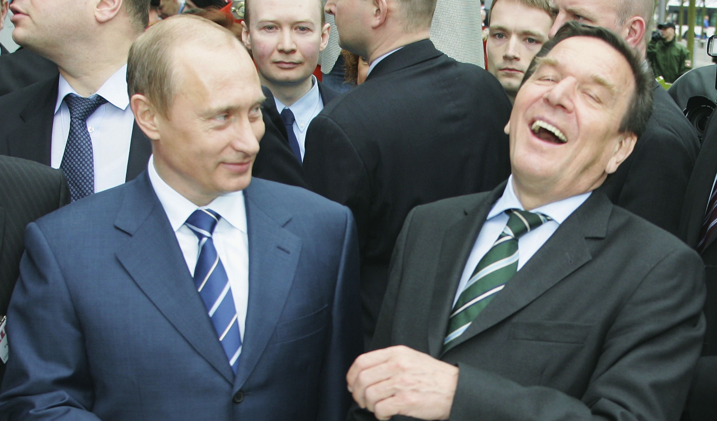 Scandal cu prietenul lui Putin. Fostul cancelar Schroder a dat o petrecere și a refuzat să plătească nota de 6.000 de dolari