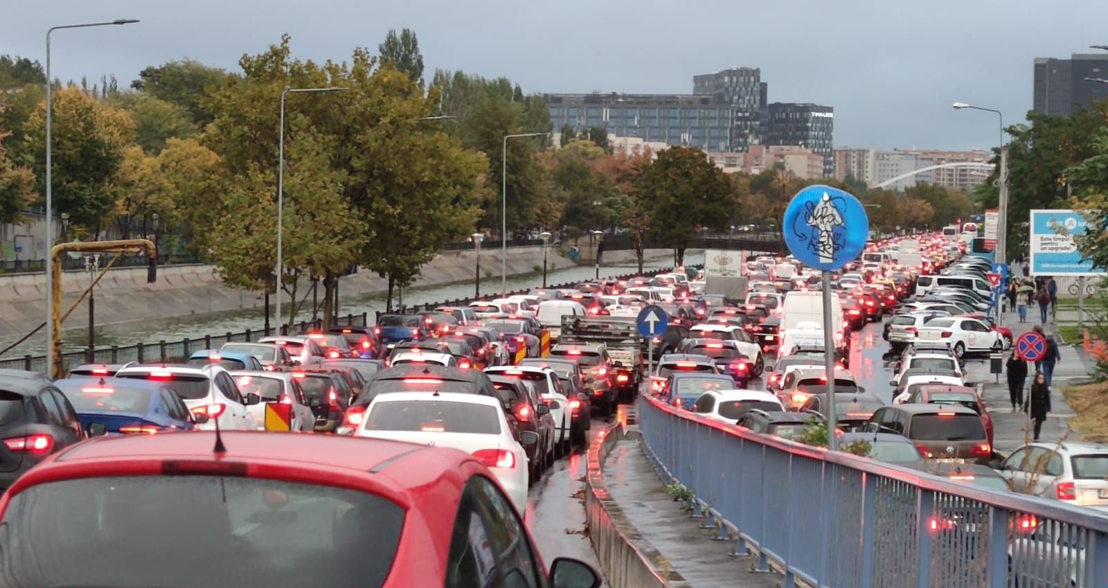 Haos în traficul din București din cauza închiderii Podului Grant. Ce măsuri ia Primăria