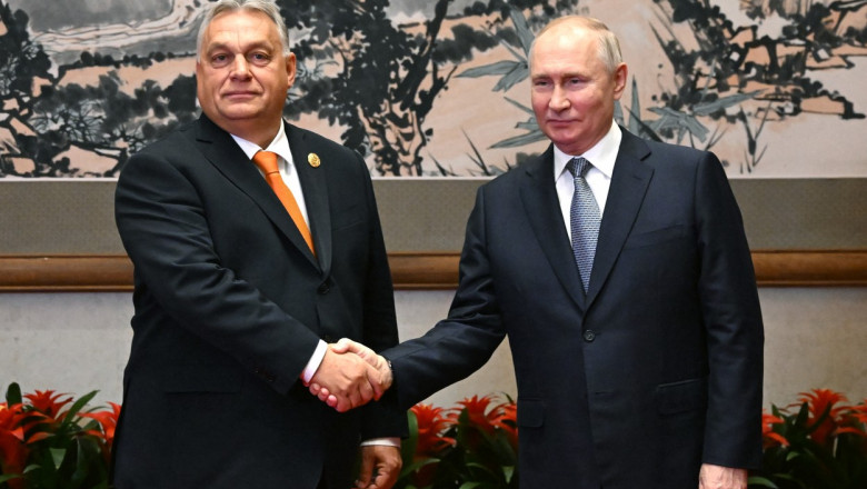 Viktor Orban dă mâna cu Vladimir Putin