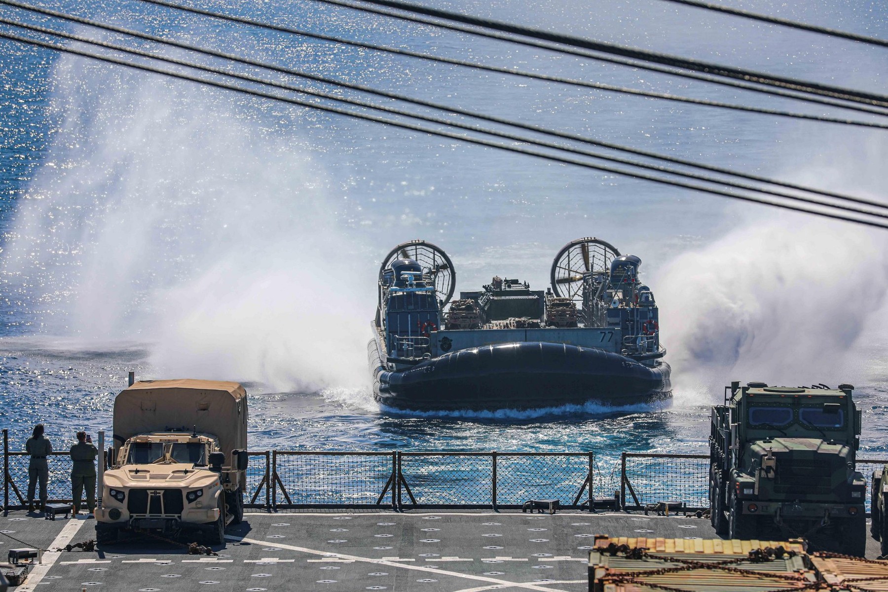 WP: Mii de marinari și pușcași marini, nave de război americane se îndreaptă spre Israel