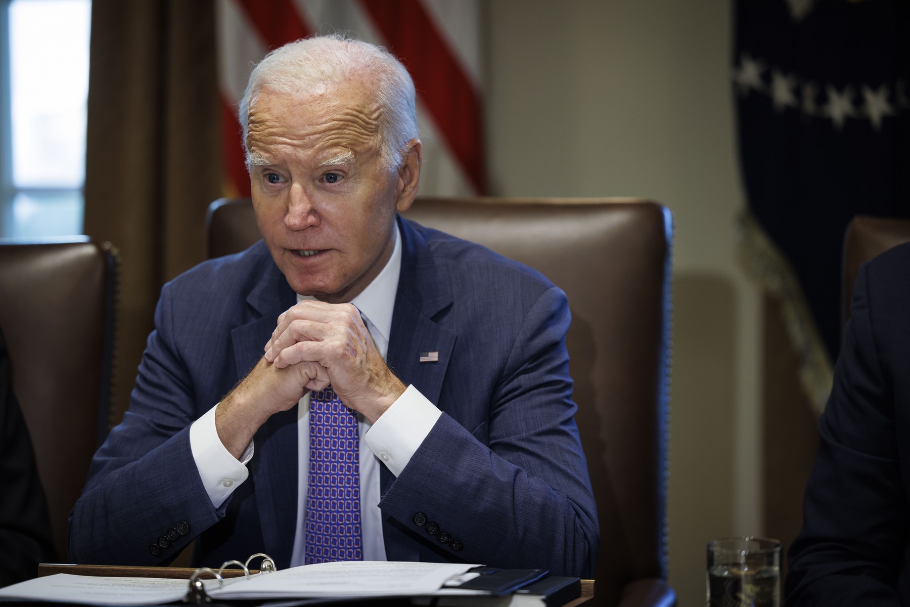„Timpul ne presează”. Biden încearcă să obțină deblocarea ajutoarelor pentru Ucraina cu o concesie pentru republicanii trumpiști