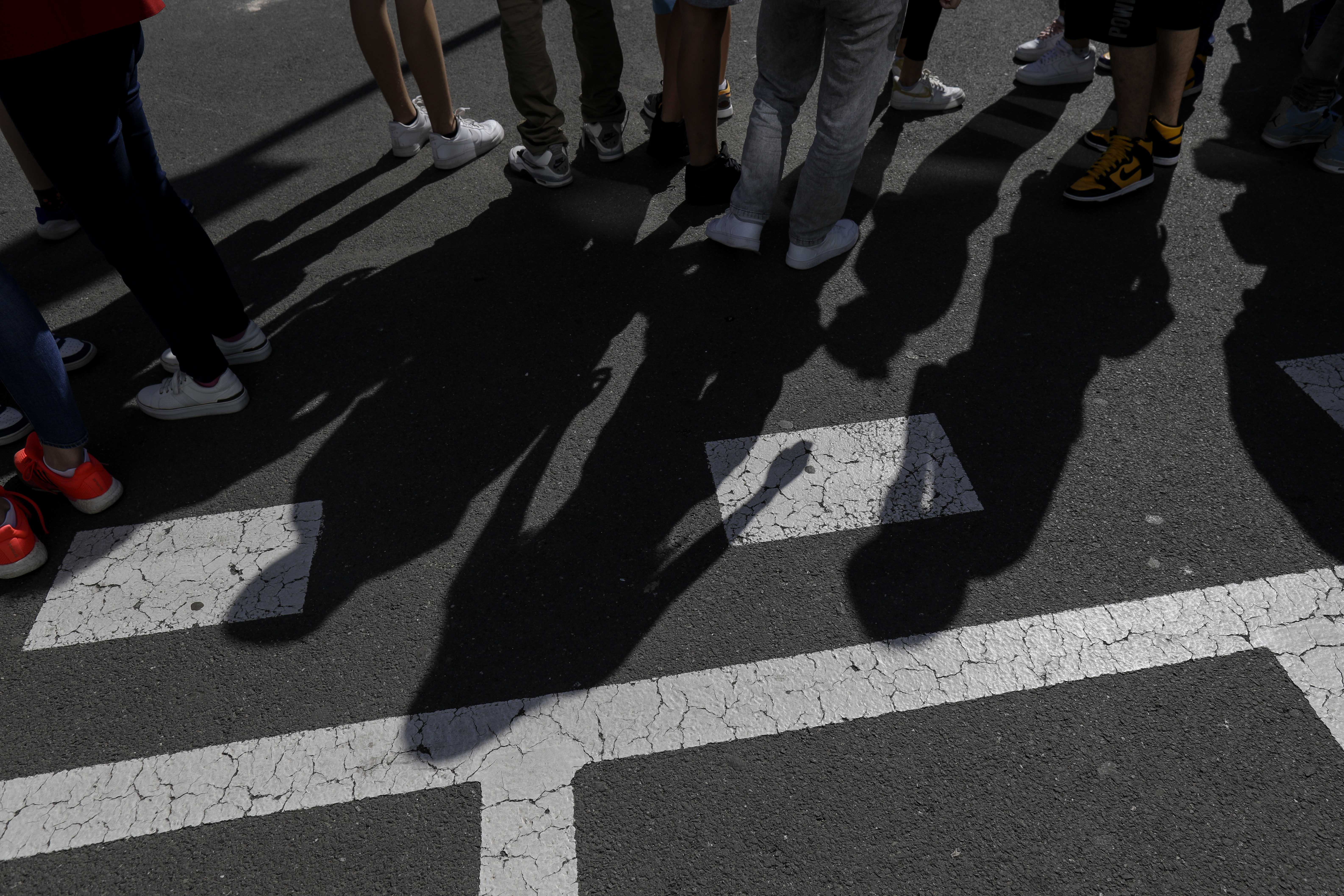 Un băiat din Târgoviște a fost bătut la școală de trei colegi, iar imaginile au apărut pe internet