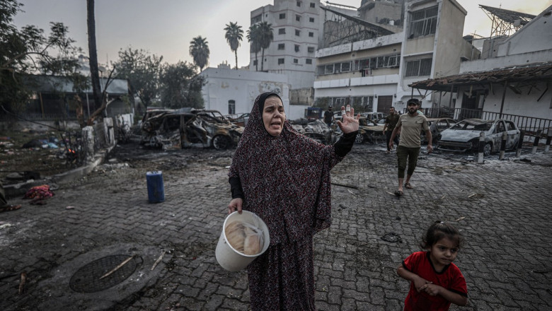 locul exploziei la spitalul din gaza