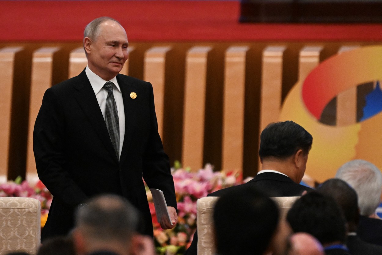 Vladimir Putin a mers cu valiza nucleară în China