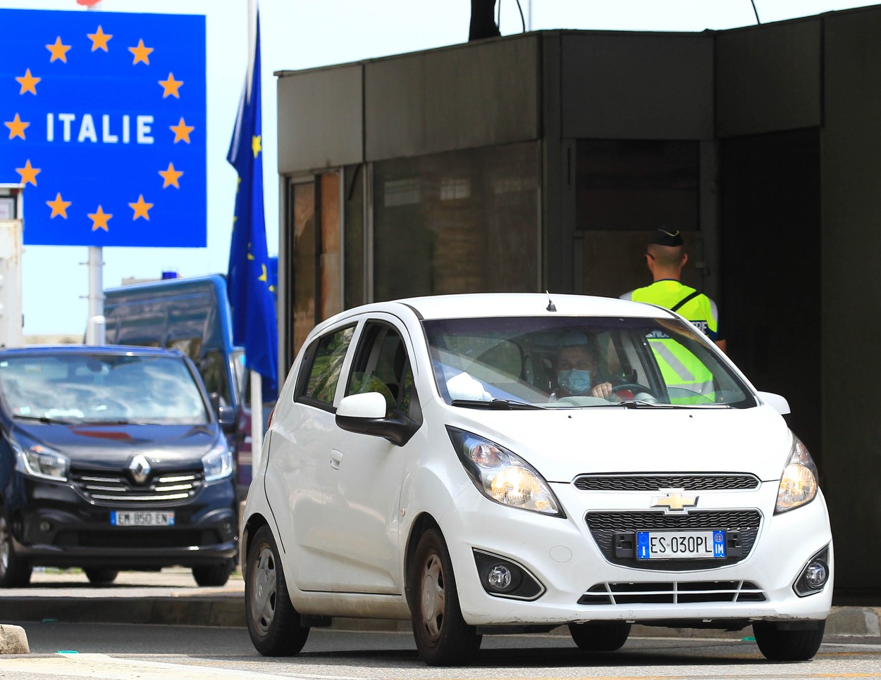 Alertele teroriste pun Schengen sub semnul întrebării. Italia reintroduce controale la granița cu Slovenia, e a 9-a țară care ia măsuri