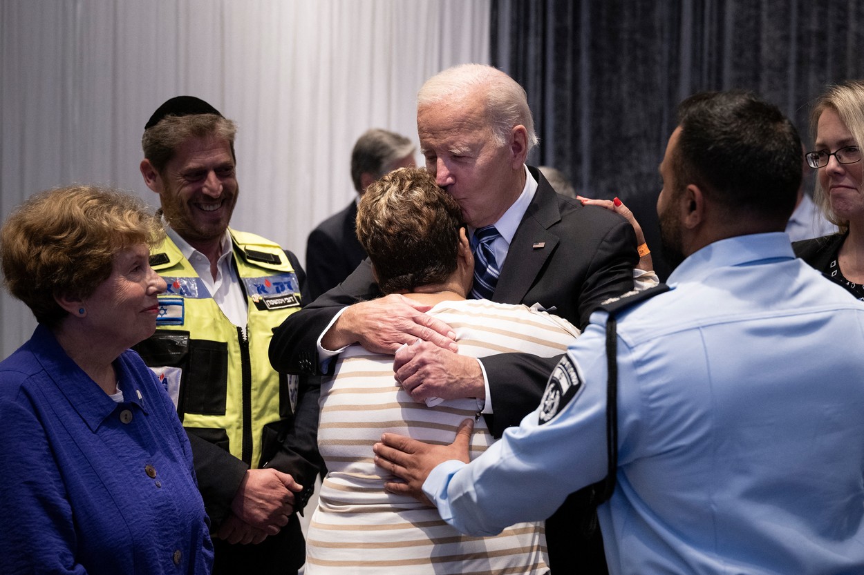 Cine e femeia pe care Joe Biden a îmbrățișat-o în Israel. Rachel a ajuns erou național, iar povestea ei a făcut înconjurul lumii