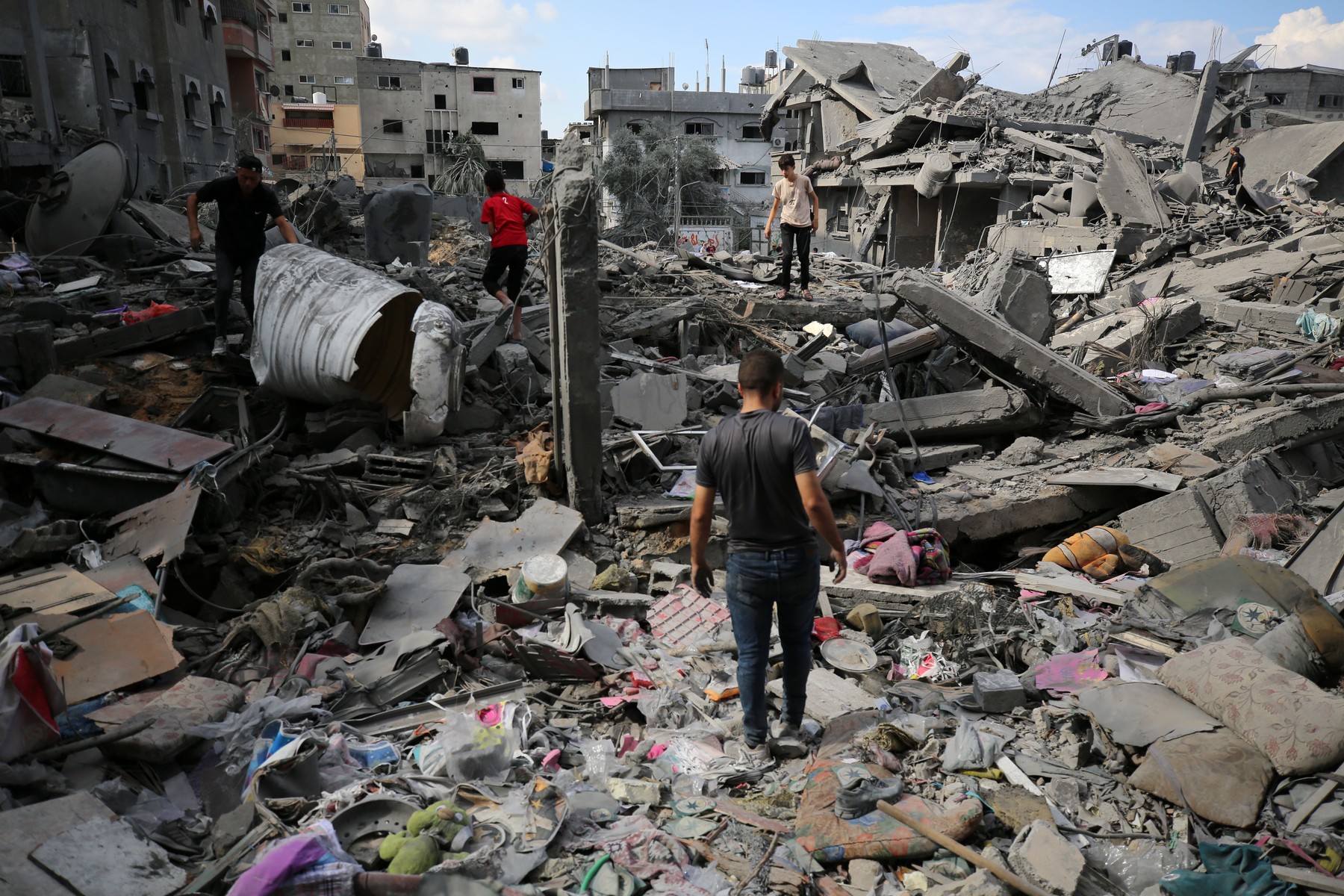 România trimite ajutoare în Gaza. Lista aprobată de CNSU conține alimente, apă, corturi, paturi. DOCUMENT