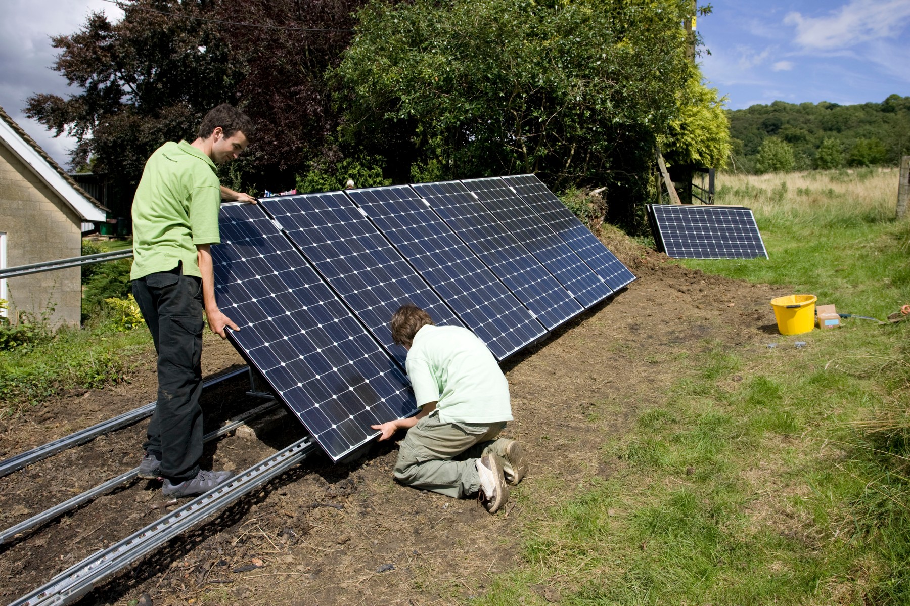 Prosumatorii, afectați de mecanismul actual de compensare. Ce se întâmplă cu banii pentru energia pe care o dau în rețea