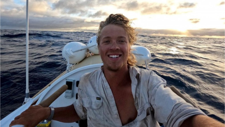 Tom Robinson în barca cu care a vrut să traverseze Oceanul Pacific