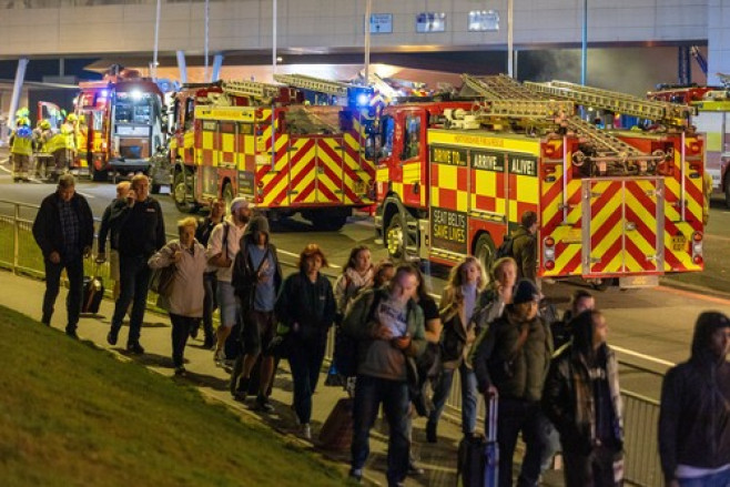 Incendiu Aeroport Luton din Londra