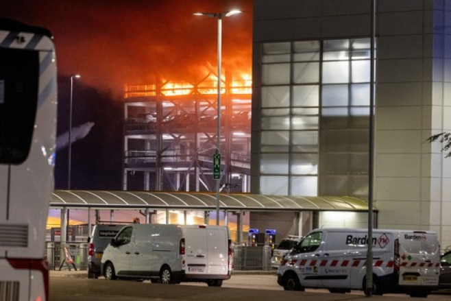 Incendiu Aeroport Luton din Londra