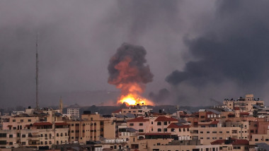 explozie in gaze, blocuri multe, explozia pe fundal