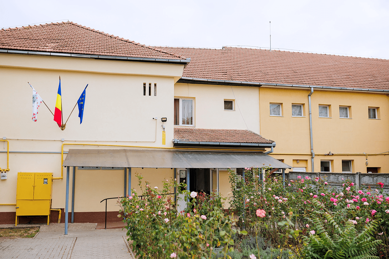 Un fost om al străzii din Satu Mare a donat 10.000 de lei pentru renovarea adăpostului de noapte, care i-a fost casă o perioadă