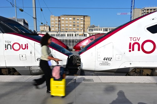 Atenţionare de călătorie emisă de MAE pentru Franța: Circulaţie feroviară, transport public şi zboruri perturbate de grevă generală