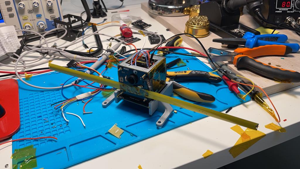 Un satelit construit de elevi români va fi lansat în spațiu cu o rachetă a lui Elon Musk