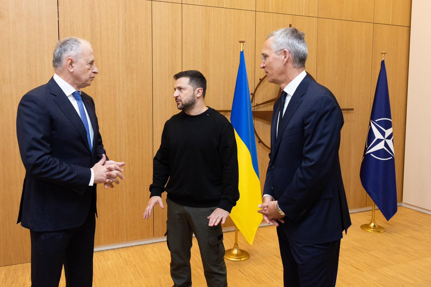 Geoană l-a primit la sediul NATO pe Zelenski: „Am vorbit despre necesitatea de a mobiliza capabilități suplimentare în zonă”