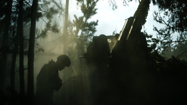 Artileriști ruși pe frontul din Donbas