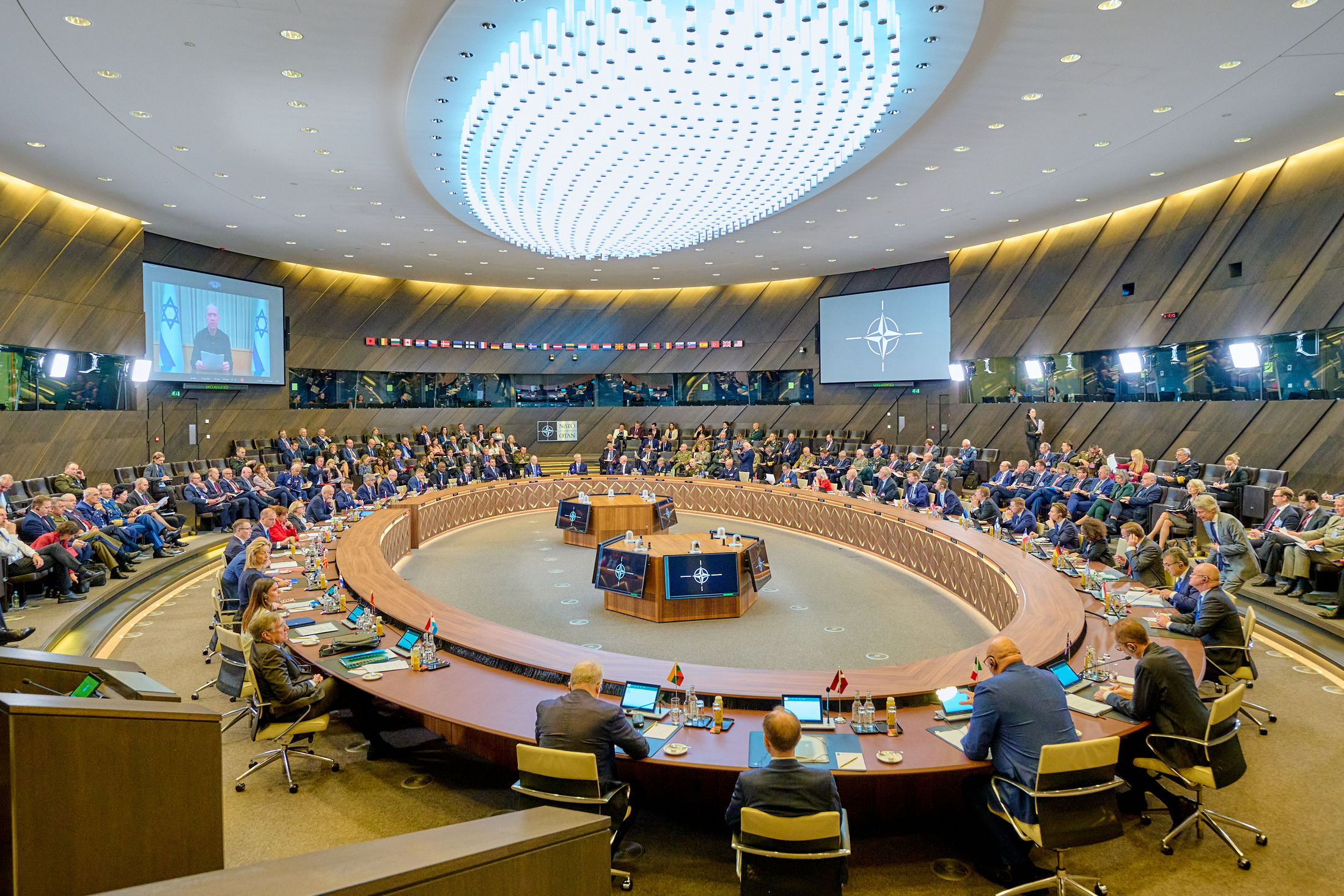 NATO este alături de Israel, dar cere ca riposta contra Hamas să fie "proporțională". Geoană: Alianța condamnă atacurile teroriste