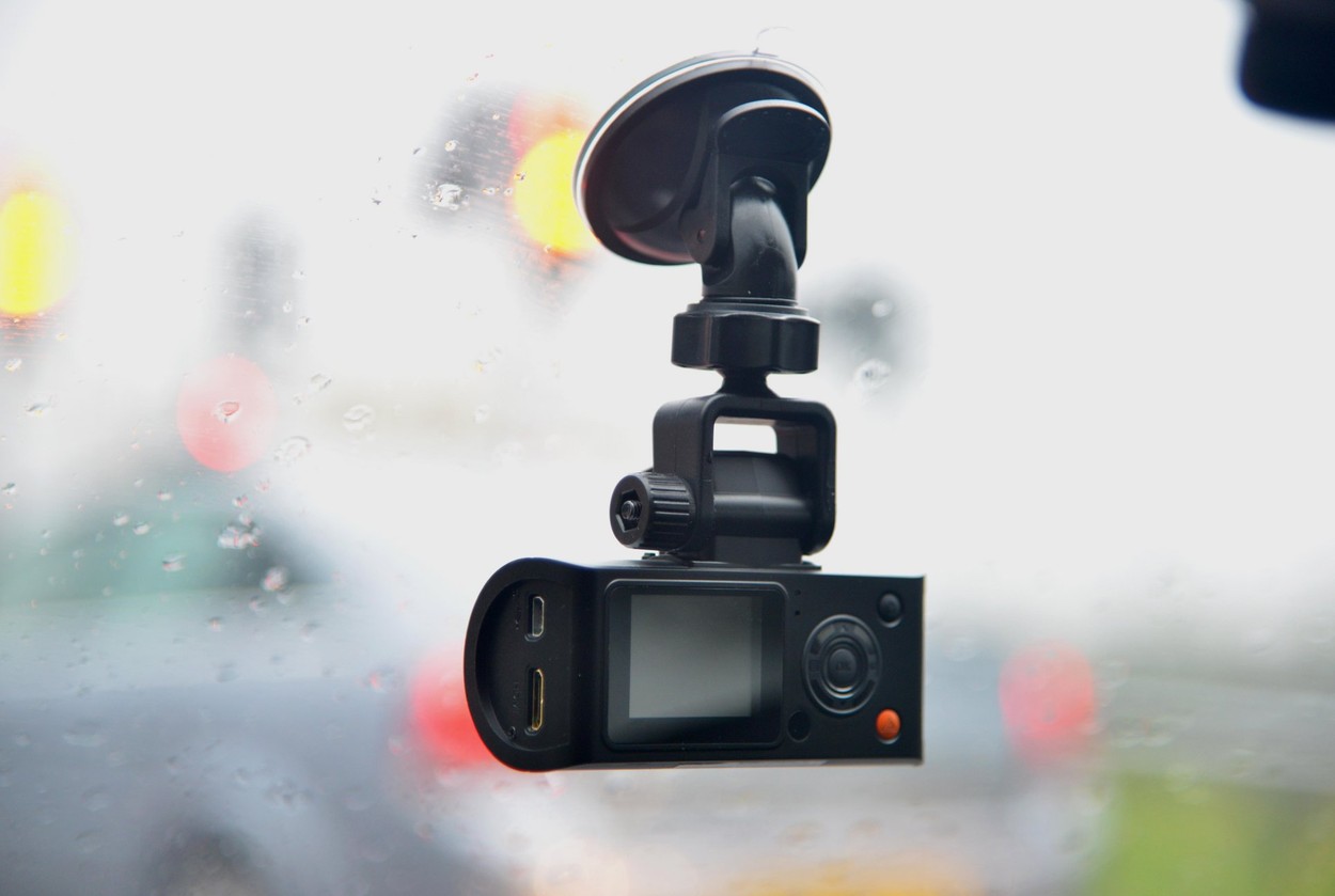 Șoferii ar putea fi sancționați de poliție pe baza filmărilor realizate în trafic de alți șoferi