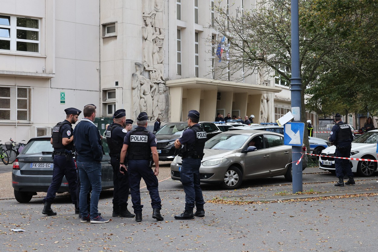 Alertă teroristă maximă în Franța, după atacul din liceu