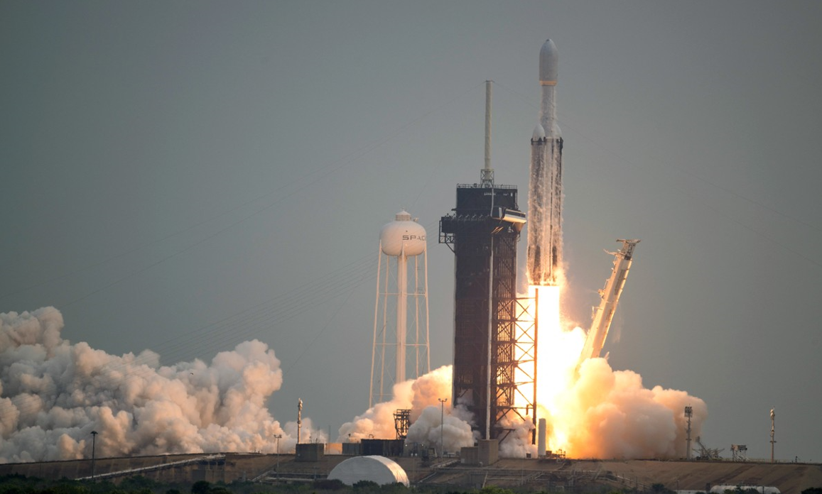 NASA a lansat o sondă spre asteroidul Psyche. Aceasta va folosi propulsoare cu efect Hall, o premieră în călătoriile interplanetare