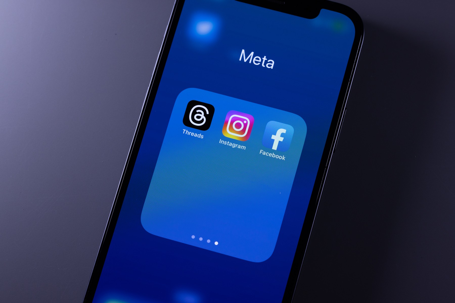 Meta elimină postări legate de atacul Hamas și luarea de ostatici de pe platformele sociale