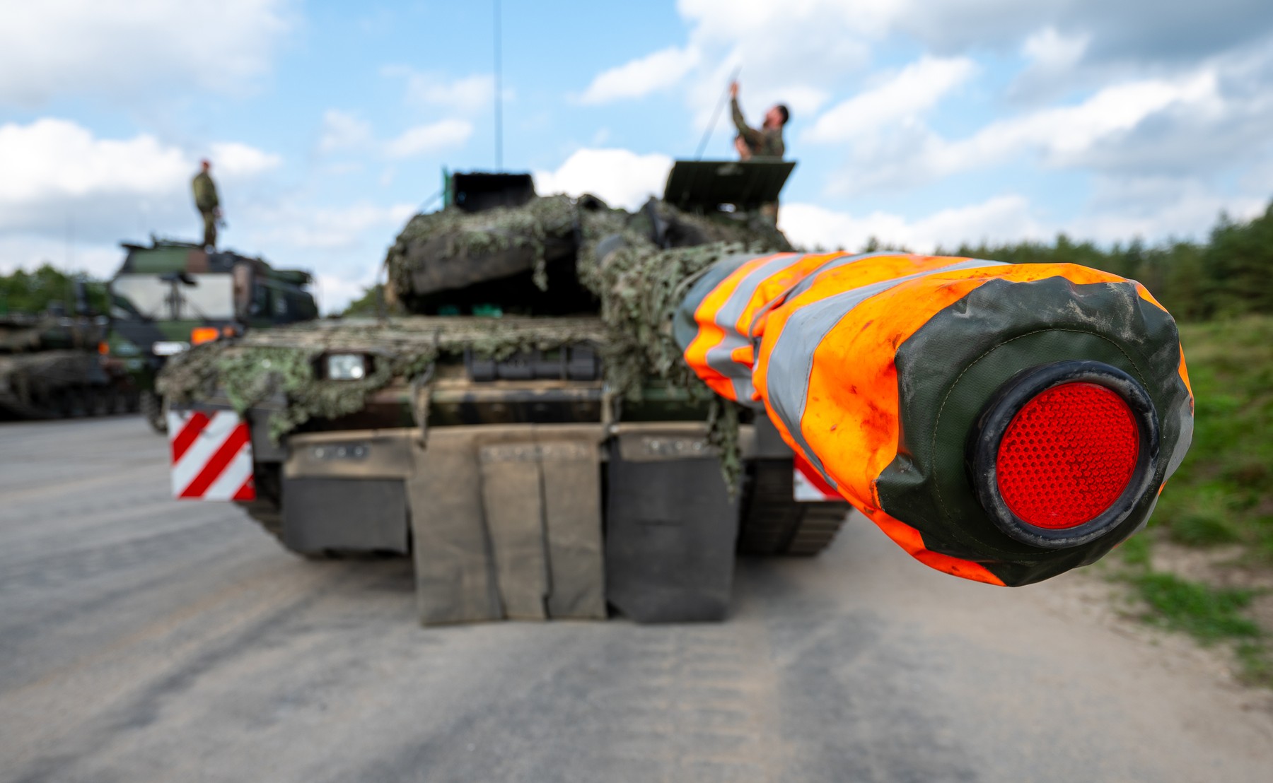 Presă: Germania recurge la trucuri contabile pentru a atinge ţinta de cheltuieli de 2% din PIB cu apărarea, impusă de NATO